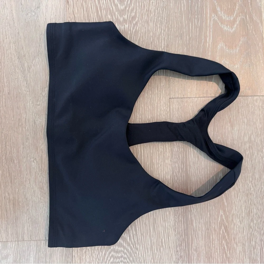 Alo Black Sports Bra - Picture 1 of 3
